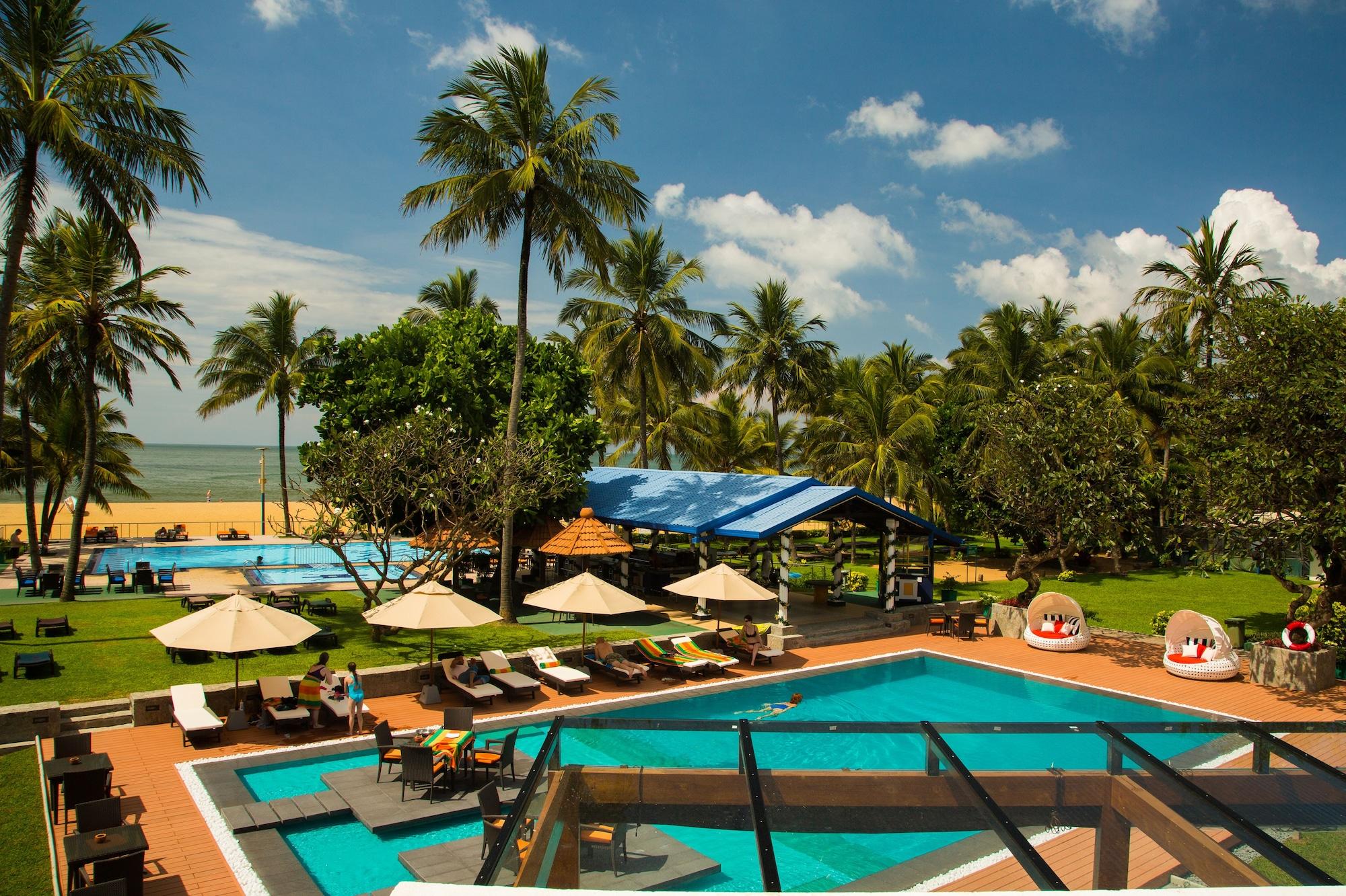 Camelot Beach Hotel Negombo Exterior photo