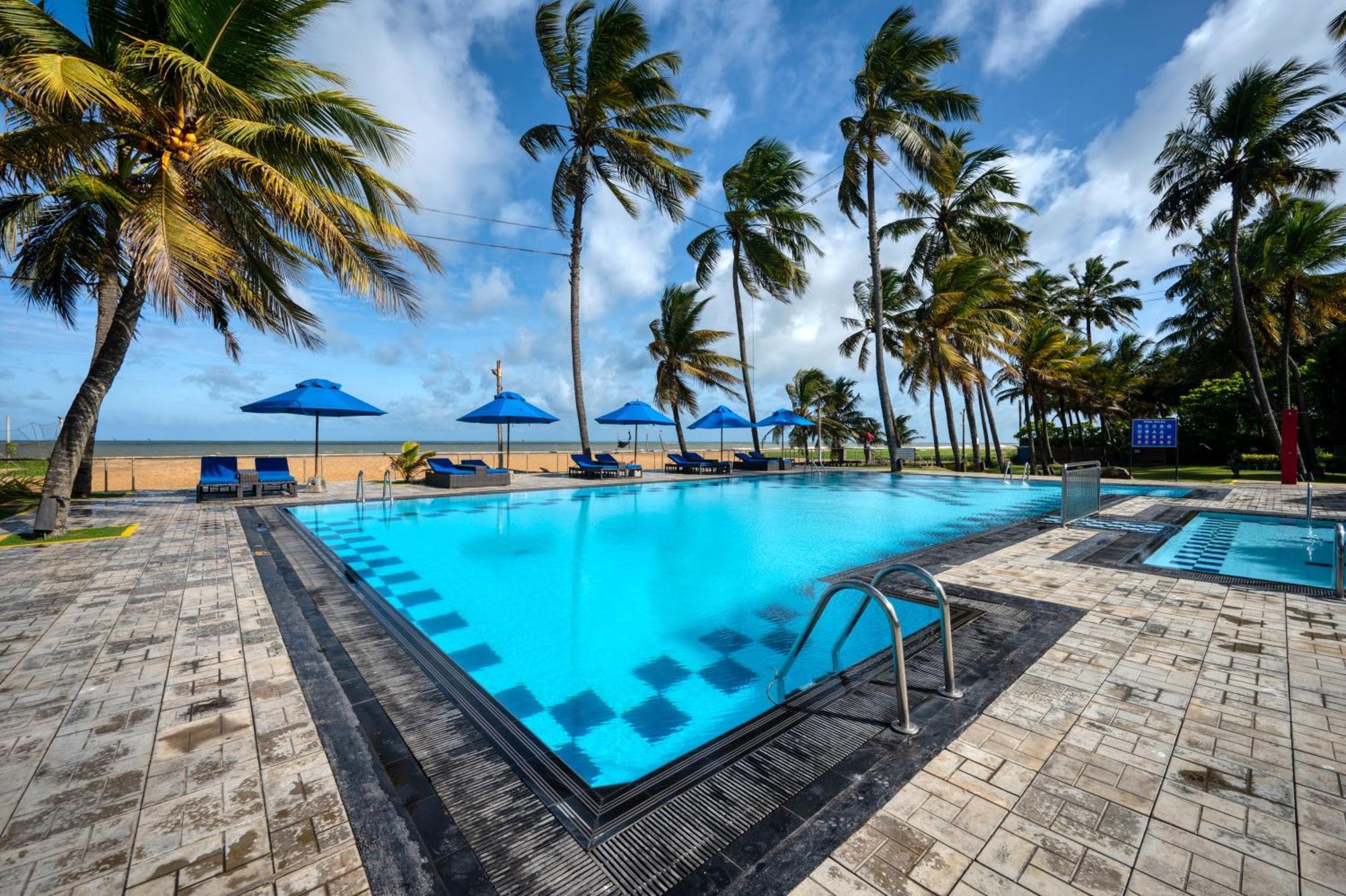 Camelot Beach Hotel Negombo Exterior photo