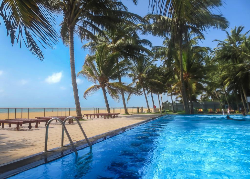 Camelot Beach Hotel Negombo Exterior photo