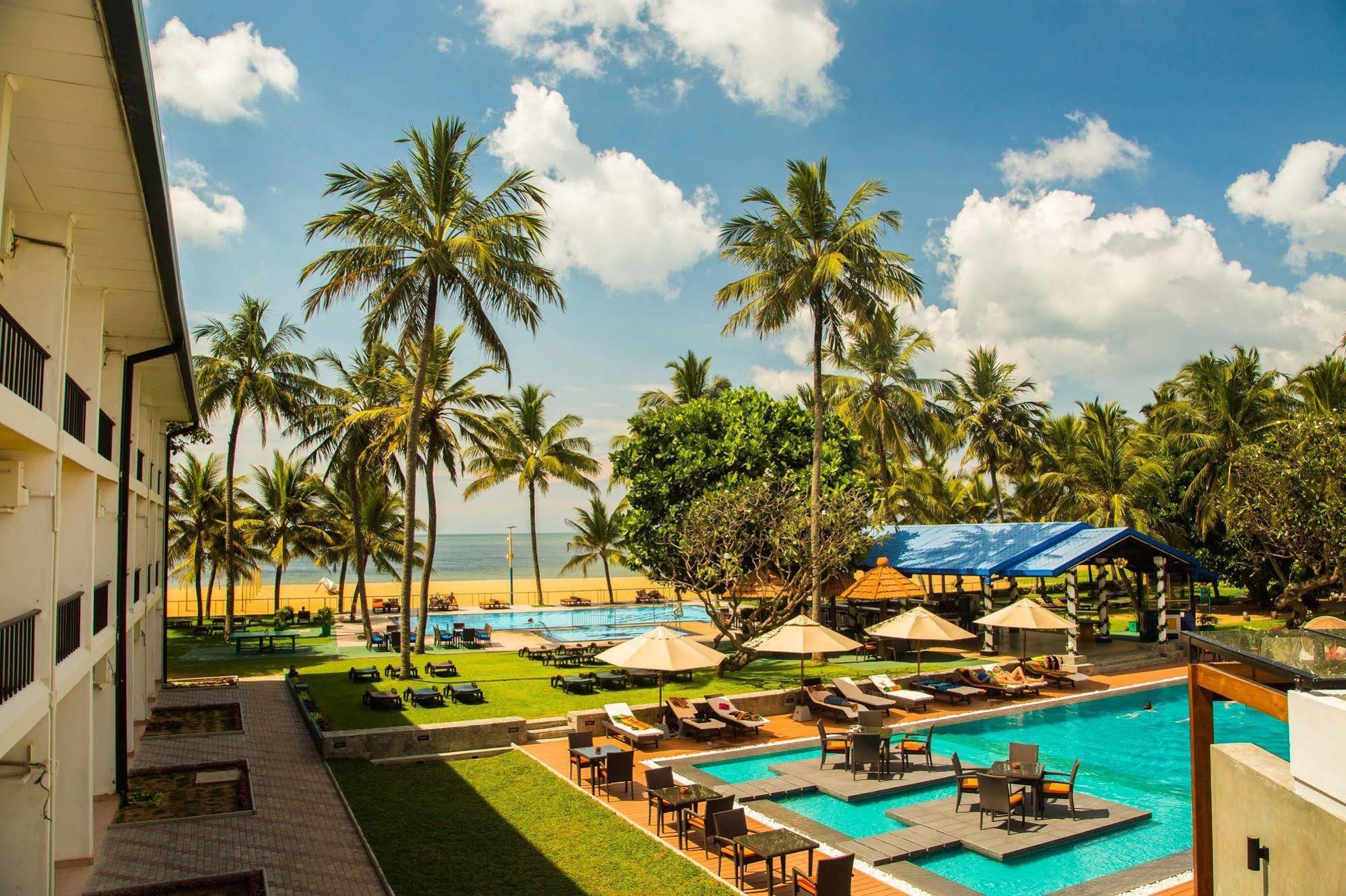 Camelot Beach Hotel Negombo Exterior photo